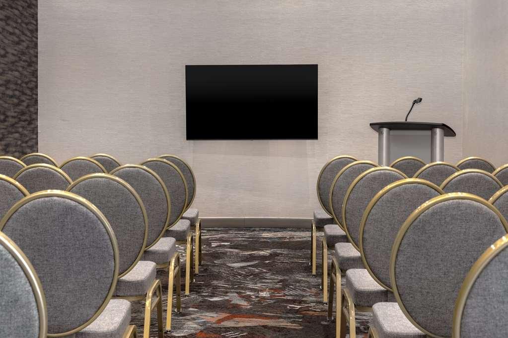 Ambassador & Conference Hotel 3*